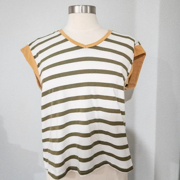 Halogen | Ivory & Olive V-Neck Top - Picture 2 of 8